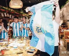 开云网页版 -莱比锡训练开放日，今晚远射贴柱引欢呼，法甲在即，身体对抗强度拉满 