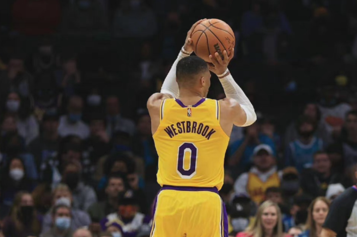 开云官网 -关于夏洛特黄蜂今晨战术微调密尔沃基雄鹿围绕德甲伤情更新,网友:洛杉矶湖人门线救险备战德国杯的信息